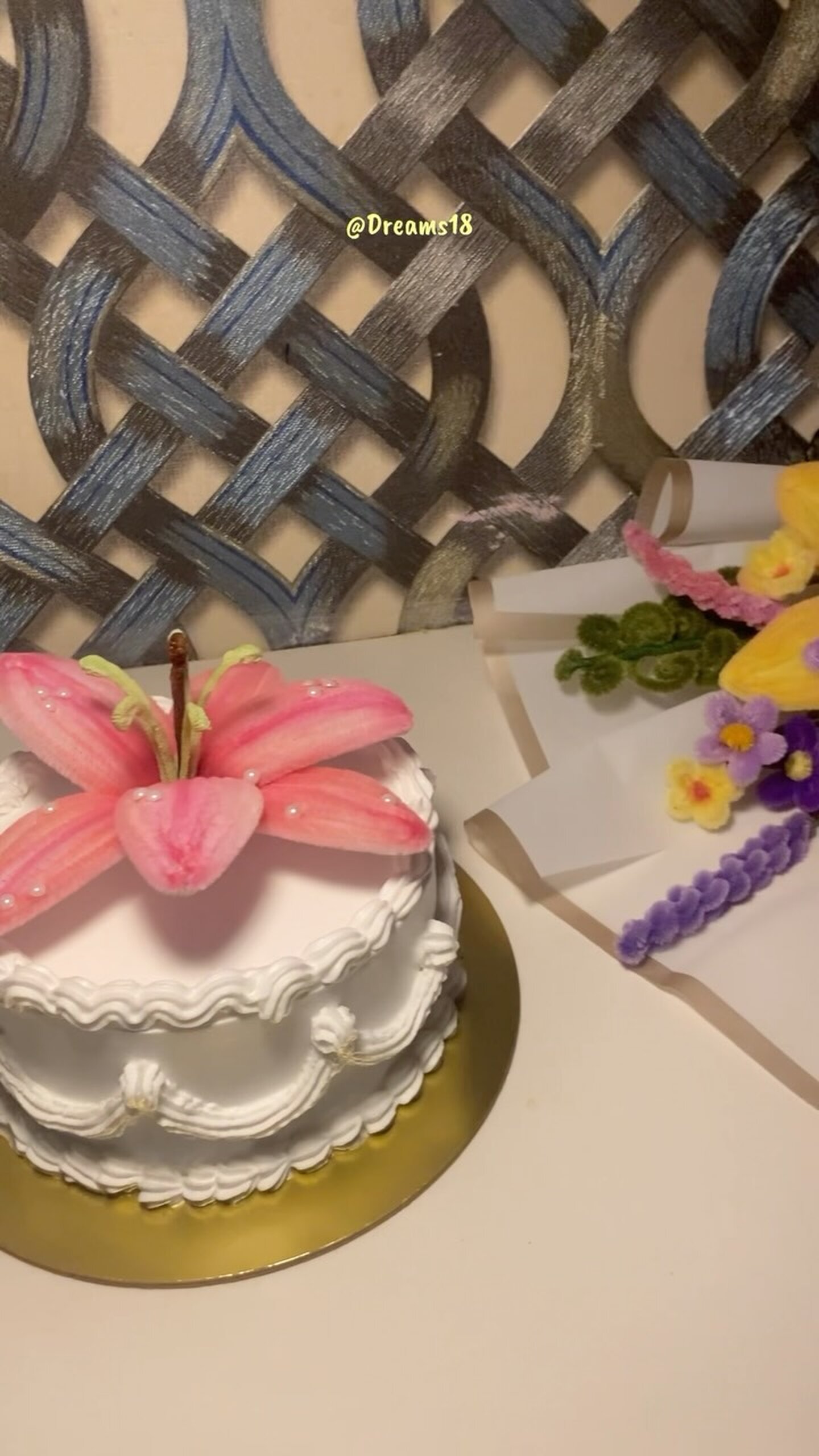 Lily cake with fresh lilies