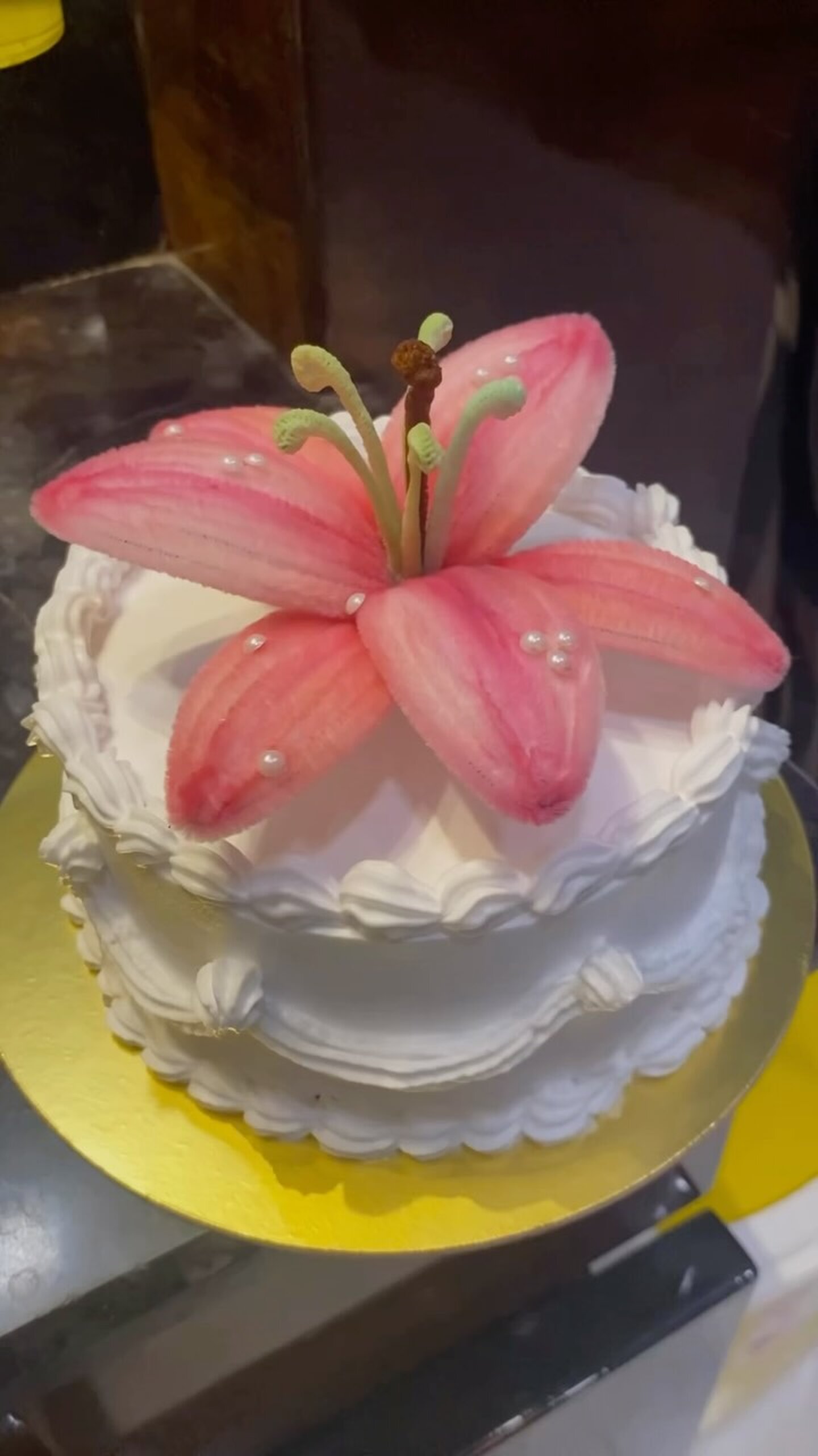 Dreams18 signature lily cake